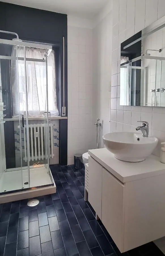 Guesthouse Tree Rooms Industrial 베르가모 0*,